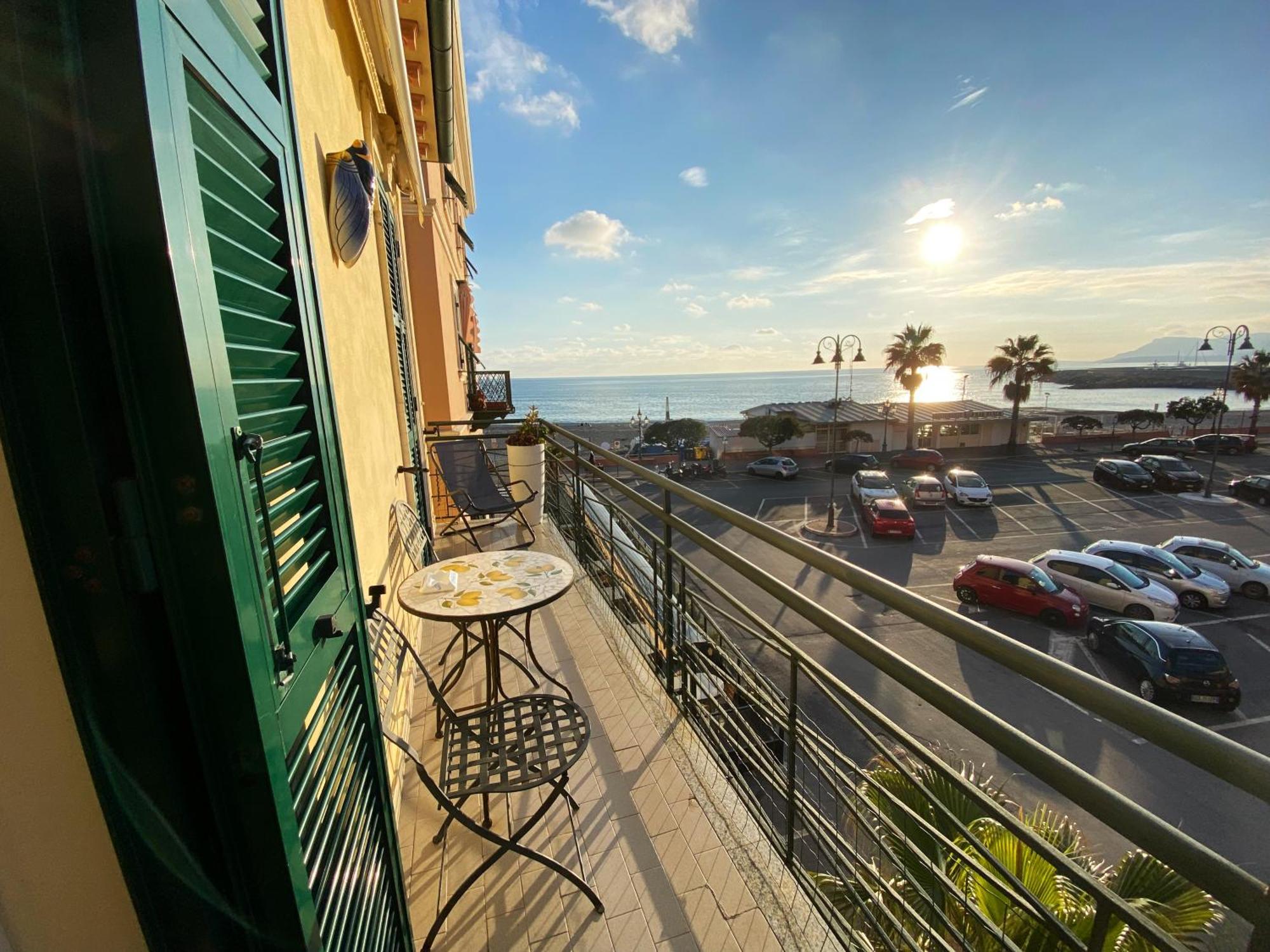 L'Eternita' E' Il Mare Mischiato Col Sole Rimbaud Apartment Вентимиля Екстериор снимка